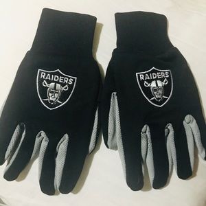 Raiders gloves